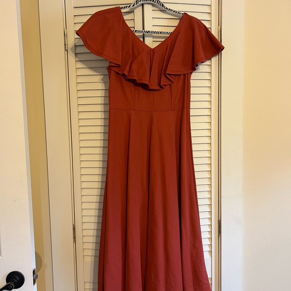 Elegant Dress - Picture 2 of 5
